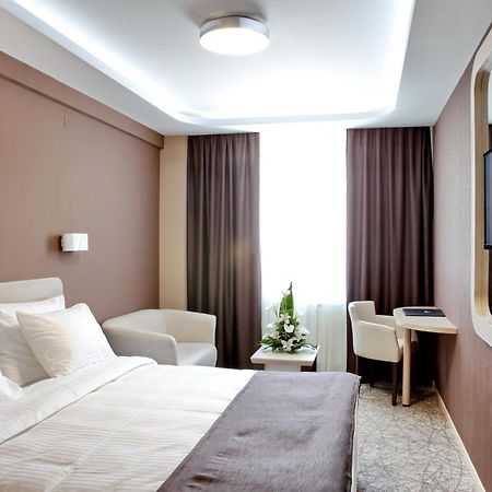 Garni Hotel Aveny Čačak Exteriör bild