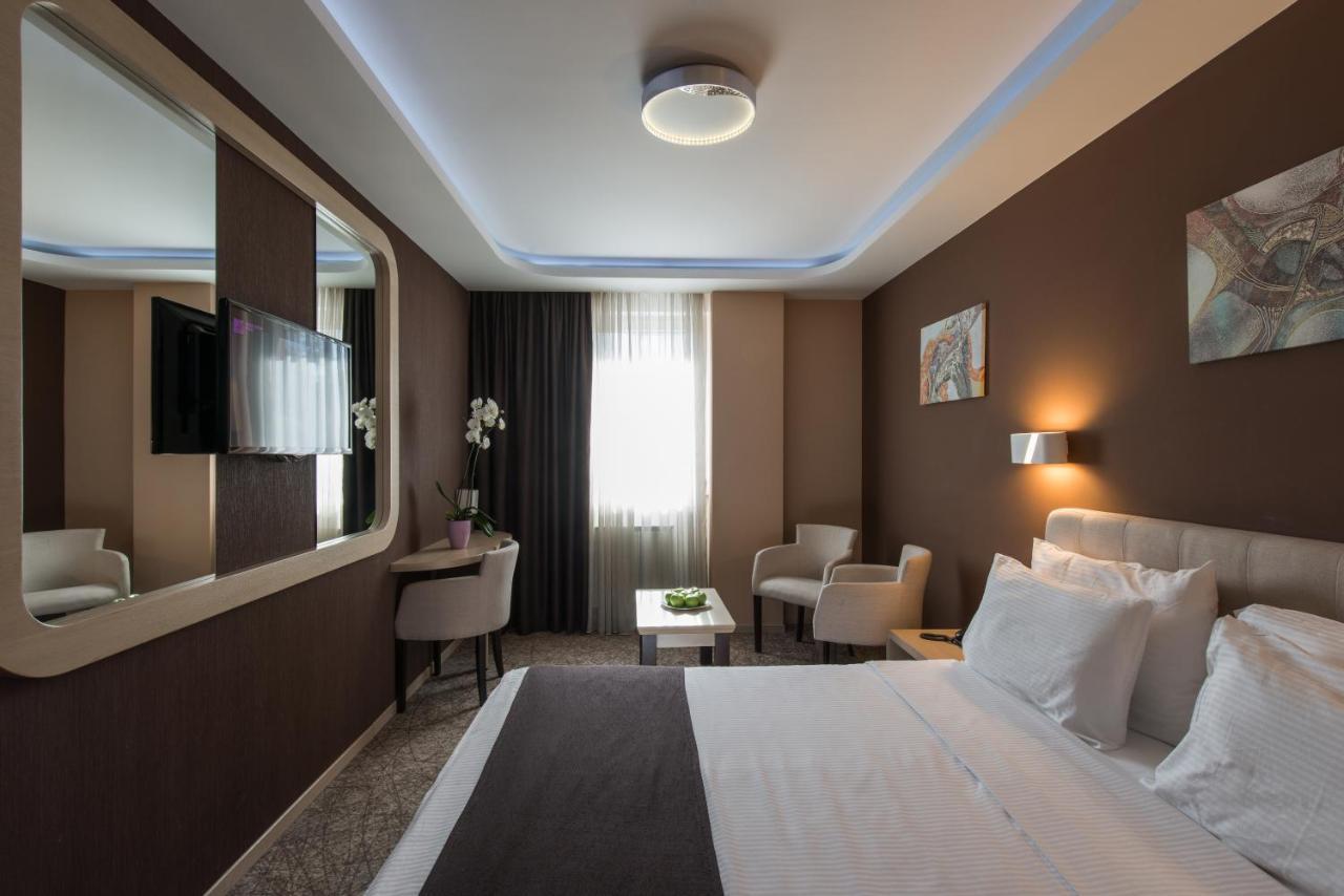 Garni Hotel Aveny Čačak Exteriör bild